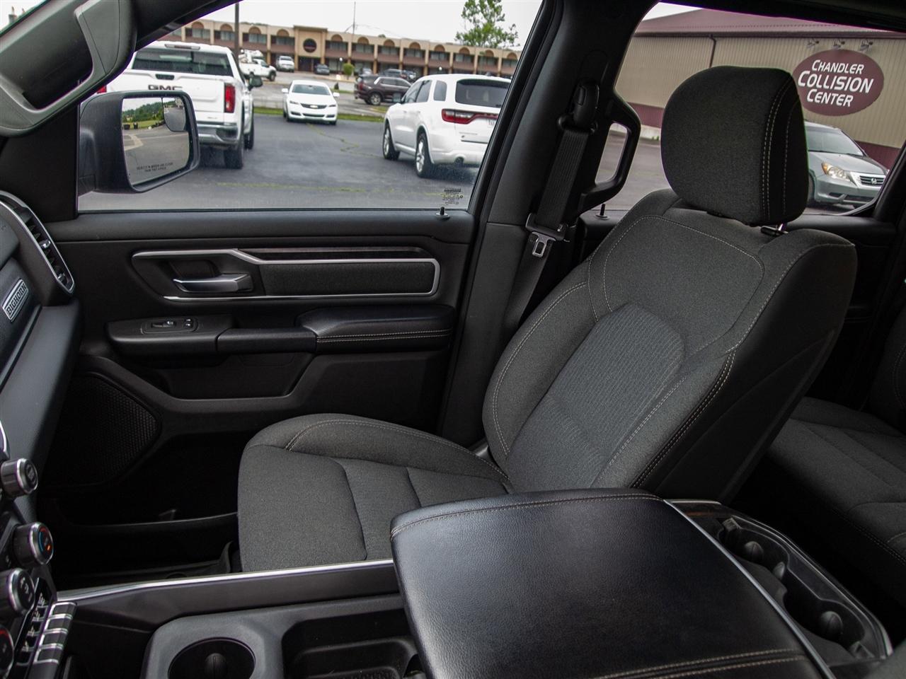 RAM 1500 Big Horn 4x4 Crew Cab 5'7" Box 2020