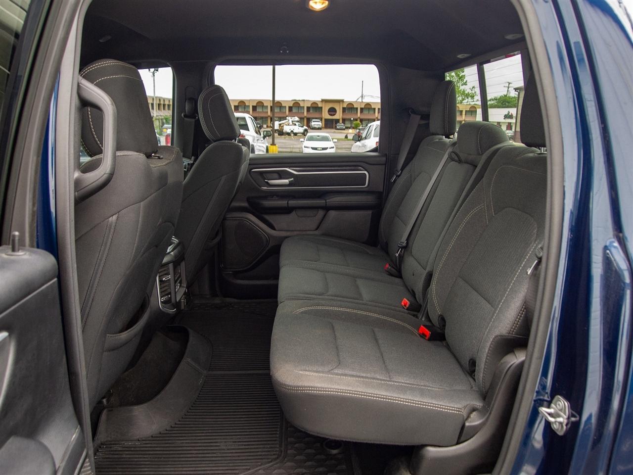 RAM 1500 Big Horn 4x4 Crew Cab 5'7" Box 2020