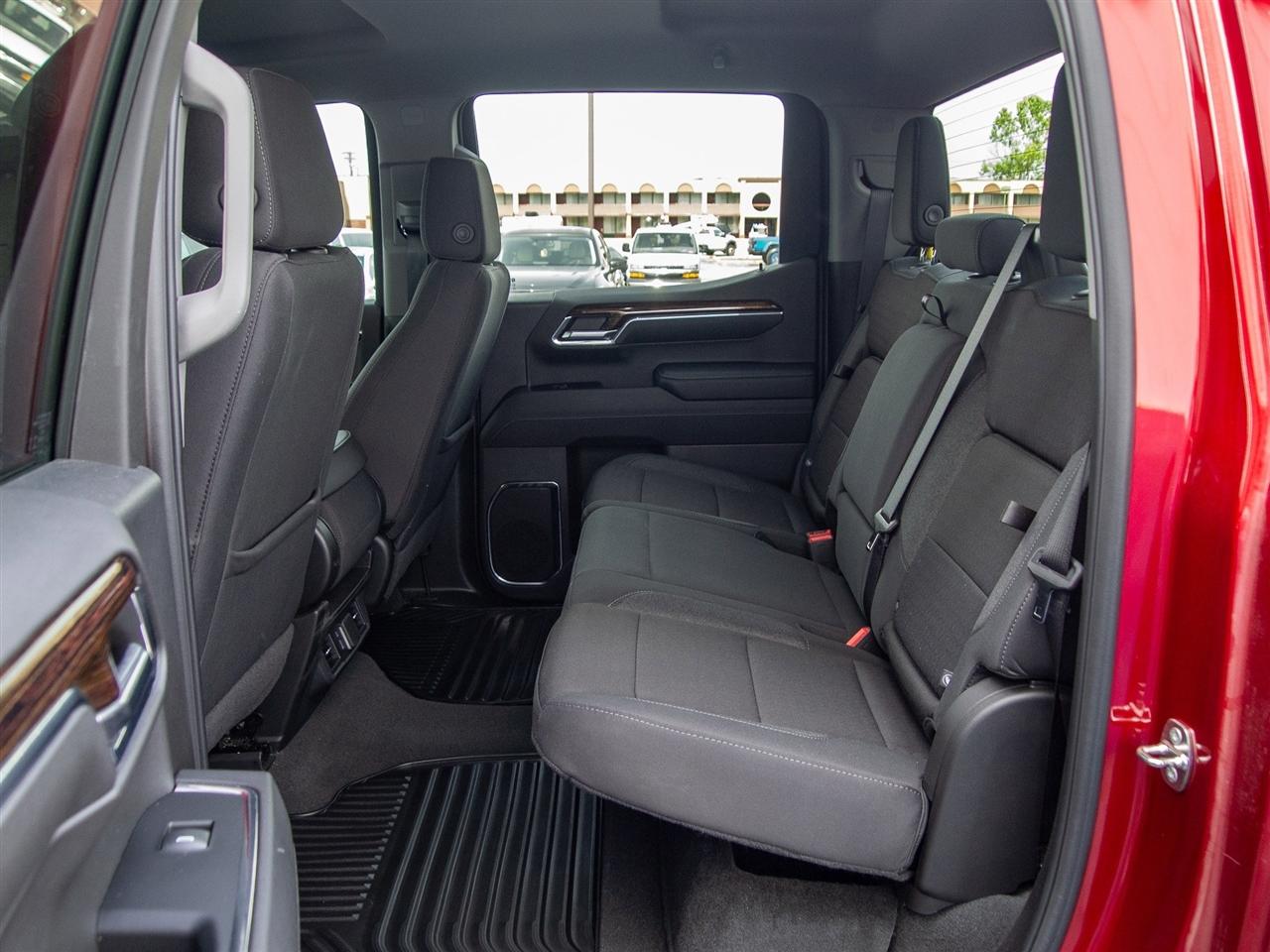 GMC Sierra 1500 4WD Crew Cab 147" Elevation w/3VL 2024