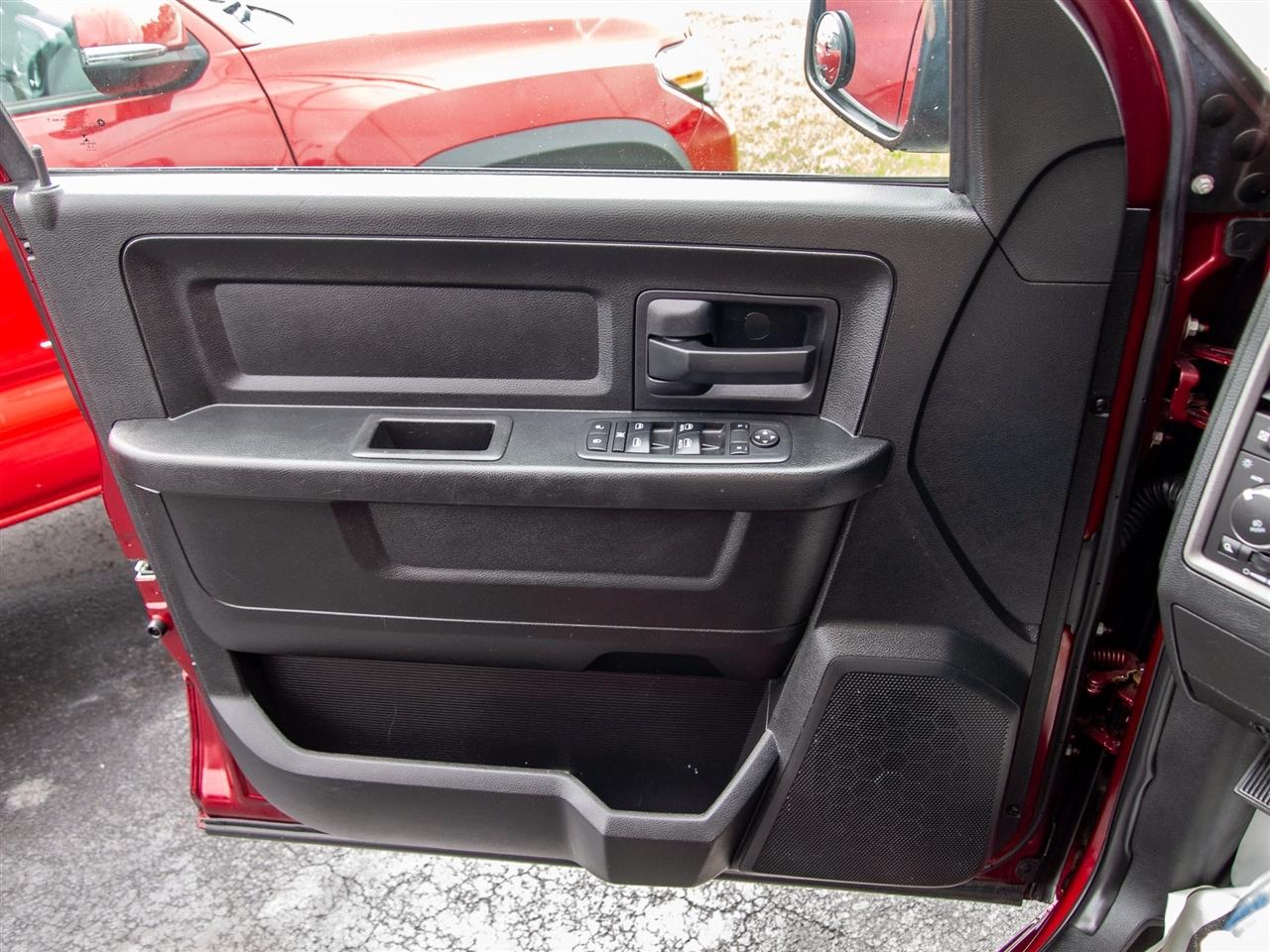 RAM 1500 Express 4x4 Quad Cab 6'4" Box 2018
