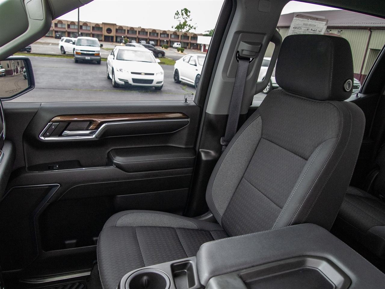 2024 Chevrolet Silverado 1500 LT - Photo 13