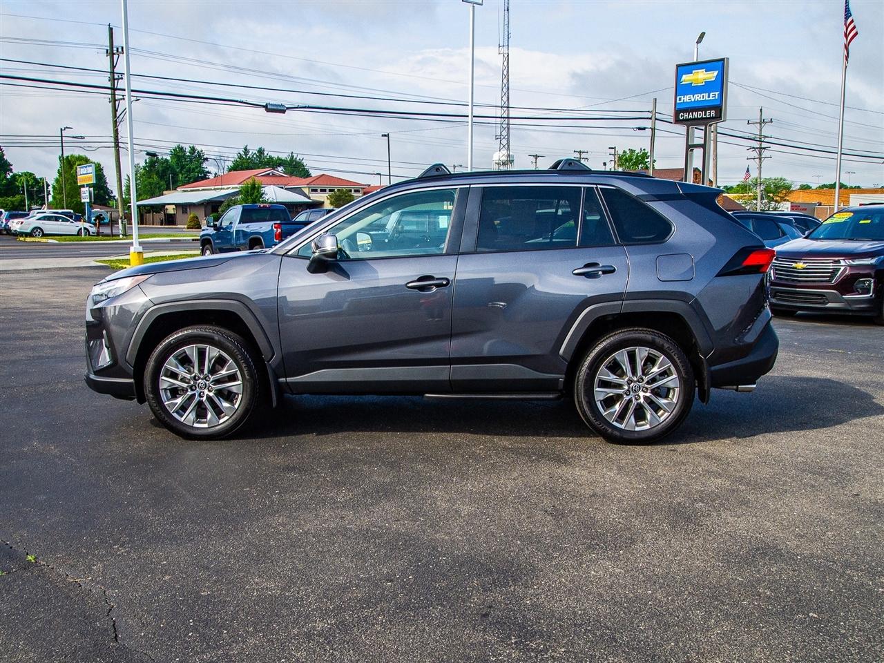 Toyota RAV4 XLE Premium FWD (Natl) 2024