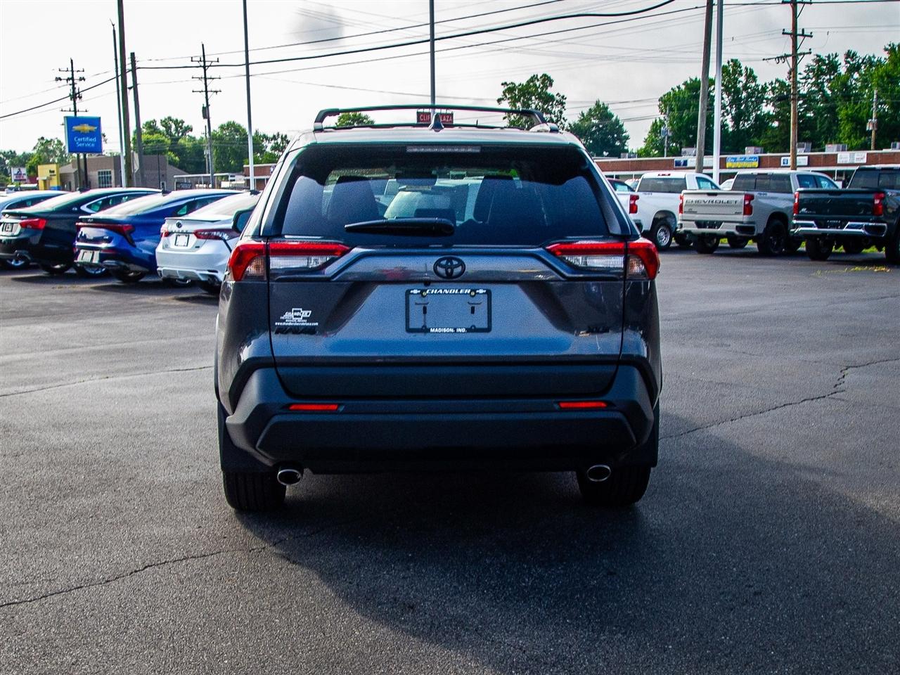 Toyota RAV4 XLE Premium FWD (Natl) 2024