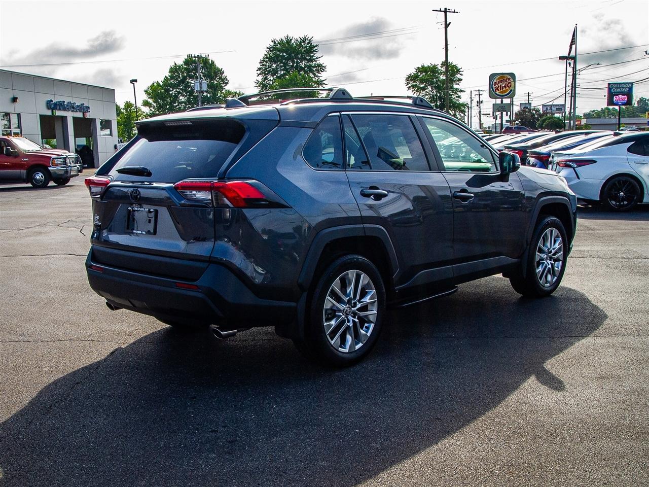 Toyota RAV4 XLE Premium FWD (Natl) 2024