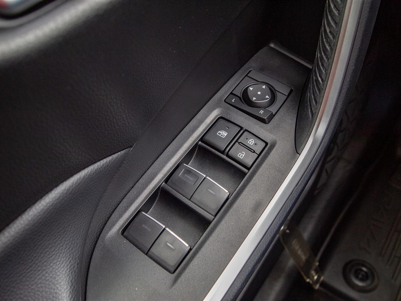 Toyota RAV4 XLE Premium FWD (Natl) 2024