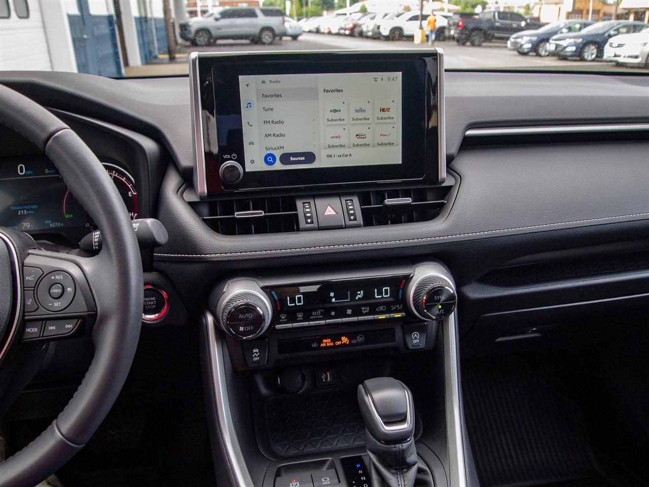 Toyota RAV4 XLE Premium FWD (Natl) 2024