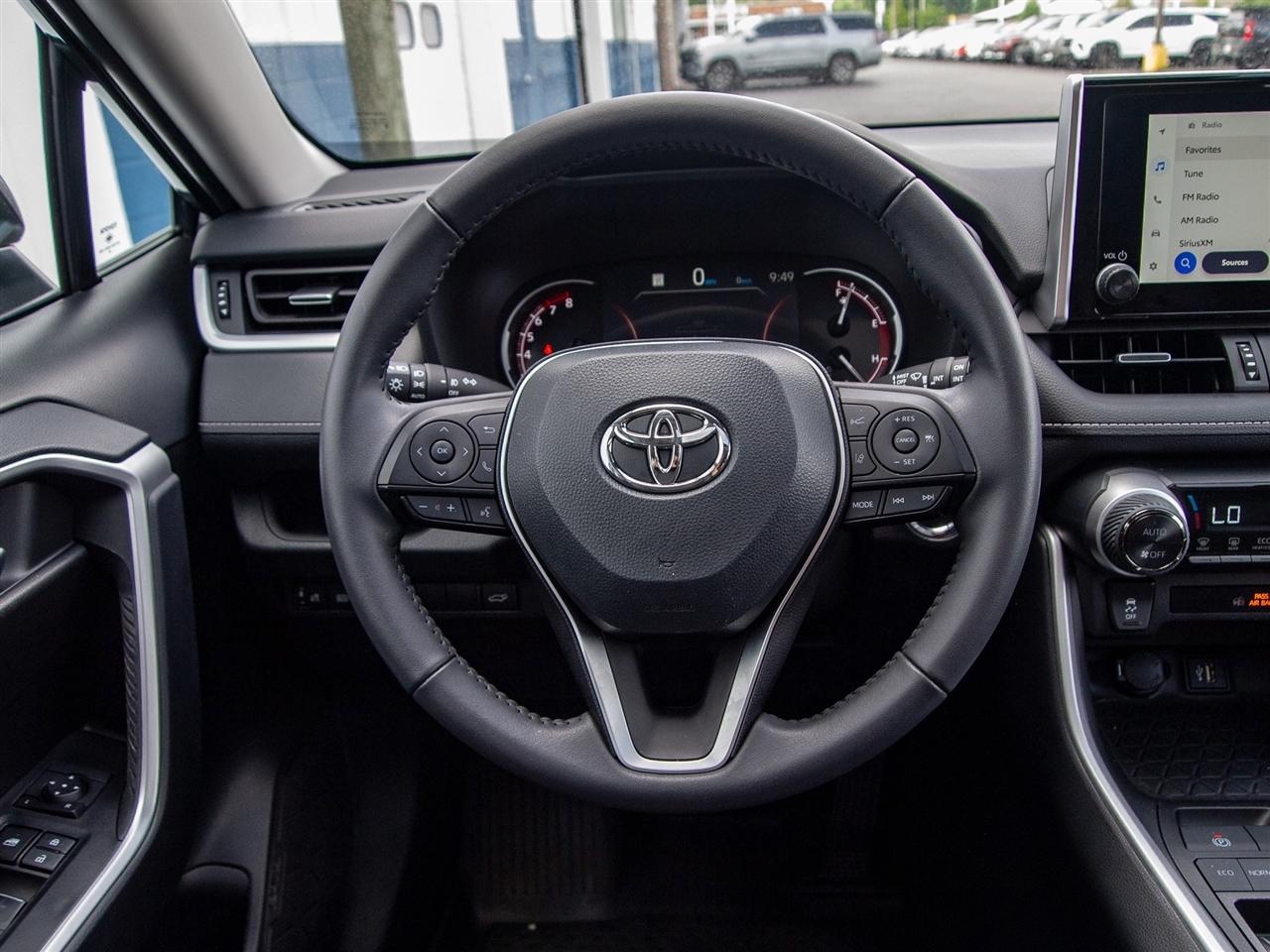Toyota RAV4 XLE Premium FWD (Natl) 2024
