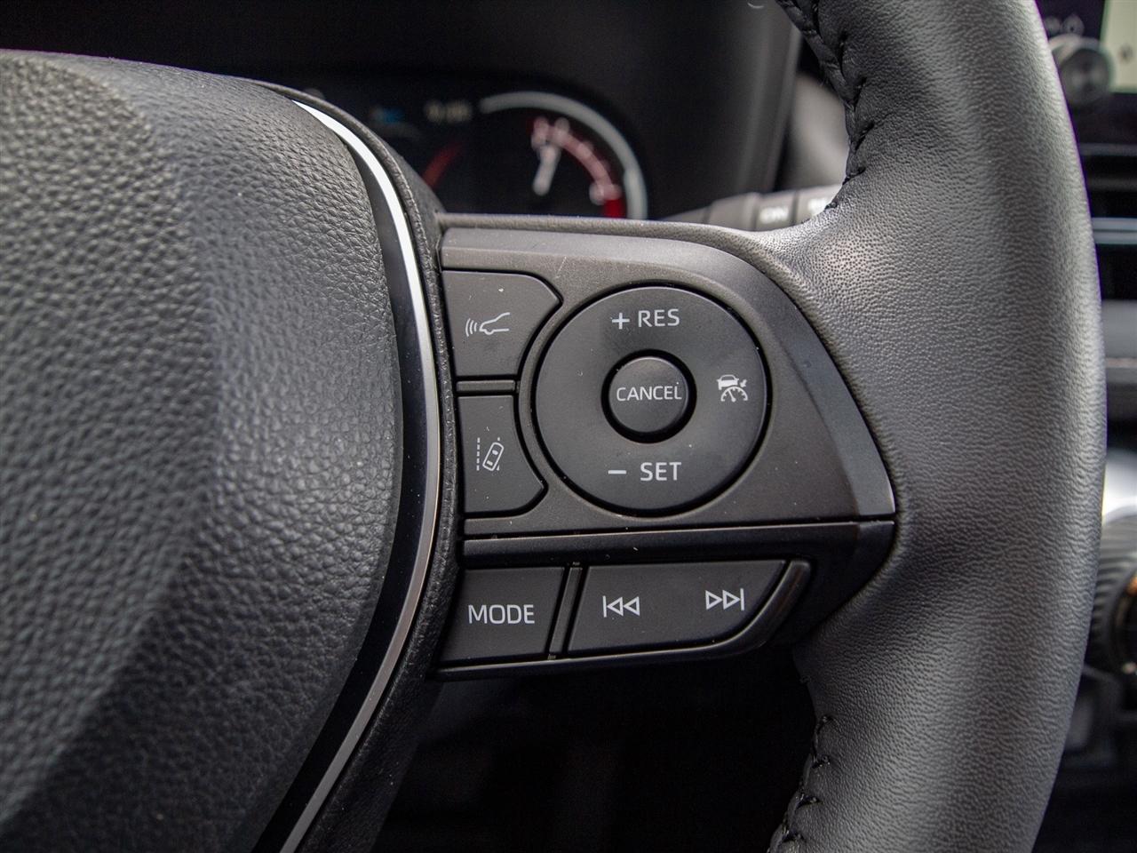 Toyota RAV4 XLE Premium FWD (Natl) 2024
