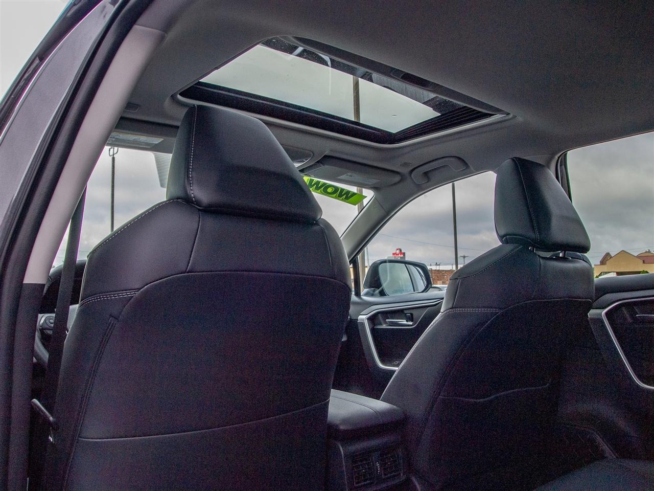Toyota RAV4 XLE Premium FWD (Natl) 2024