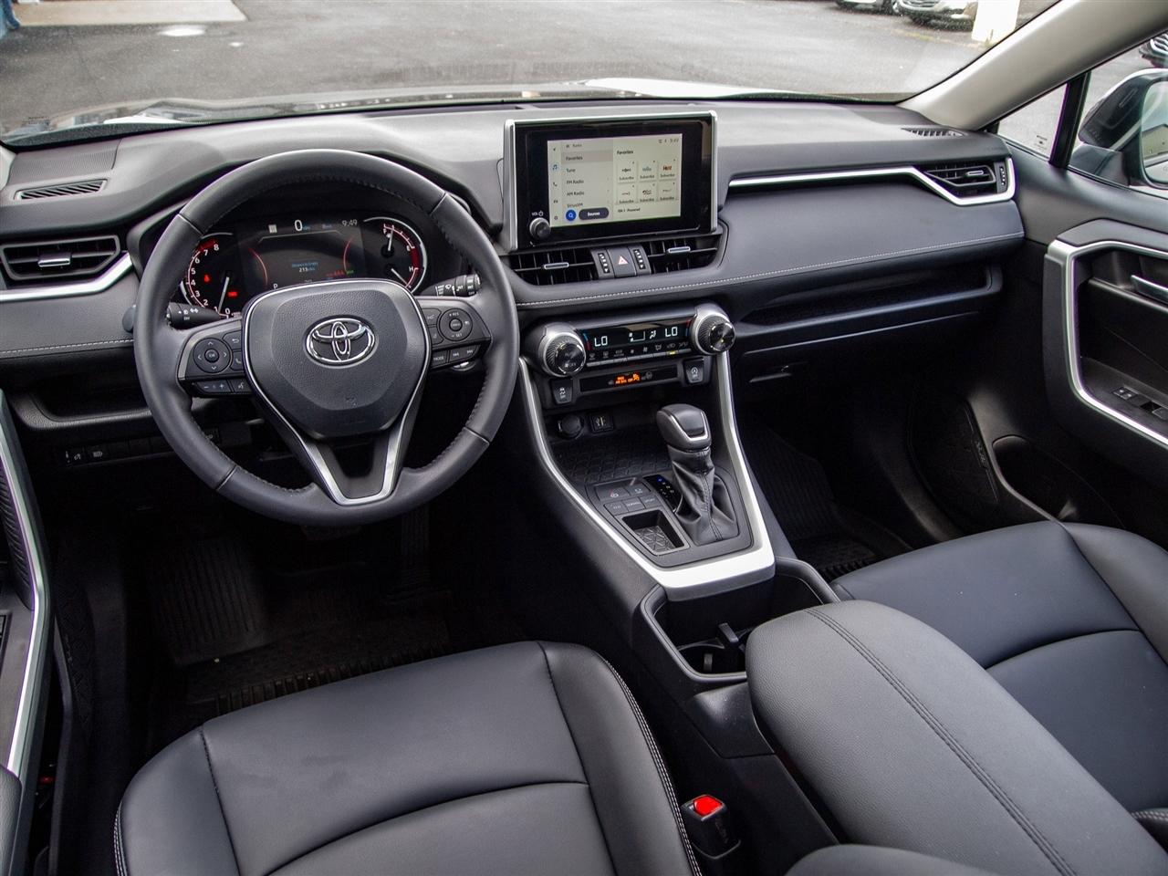 Toyota RAV4 XLE Premium FWD (Natl) 2024