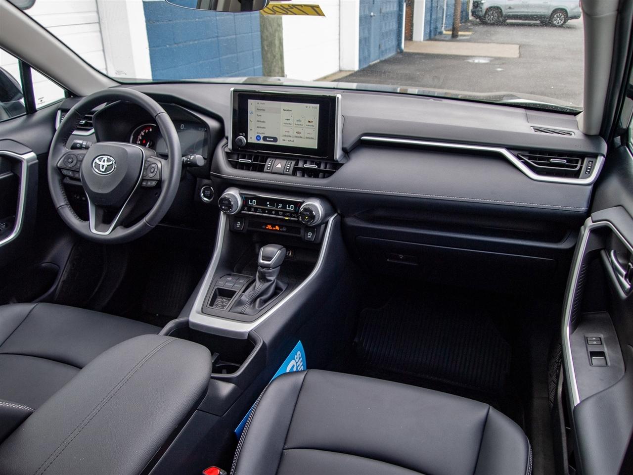 Toyota RAV4 XLE Premium FWD (Natl) 2024
