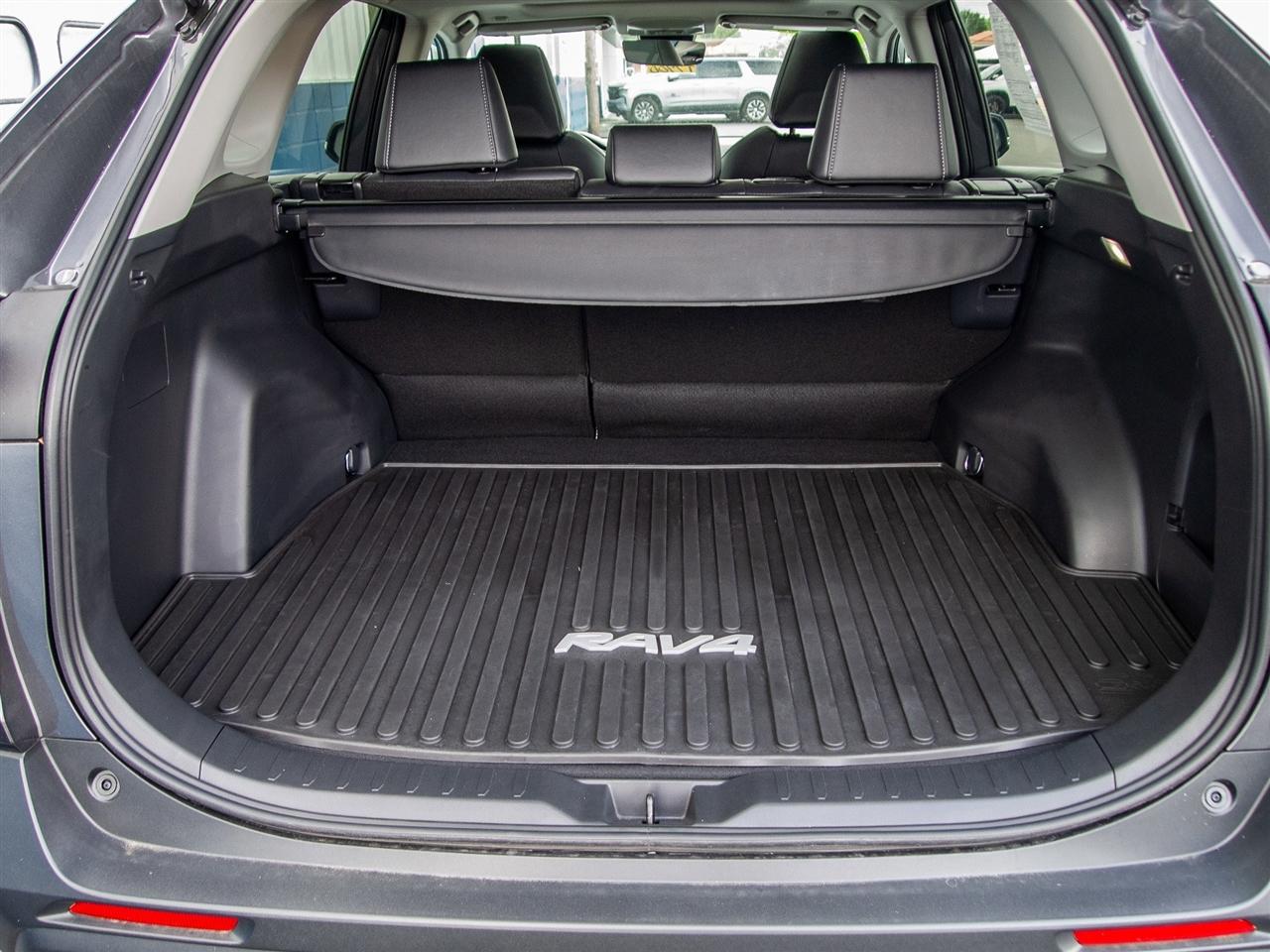 Toyota RAV4 XLE Premium FWD (Natl) 2024