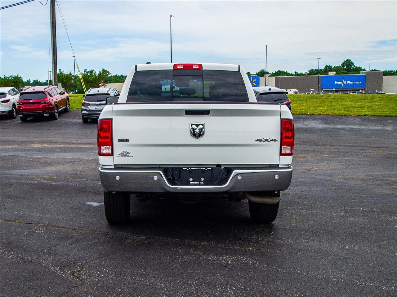 RAM 1500 Classic SLT 4x4 Crew Cab 5'7" Box 2019