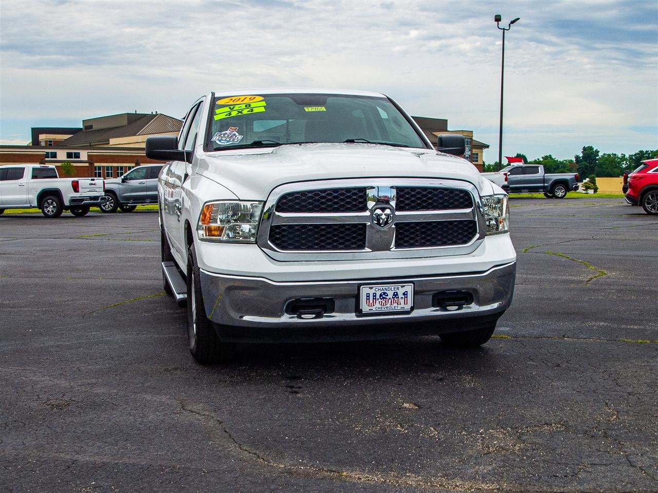 RAM 1500 Classic SLT 4x4 Crew Cab 5'7" Box 2019