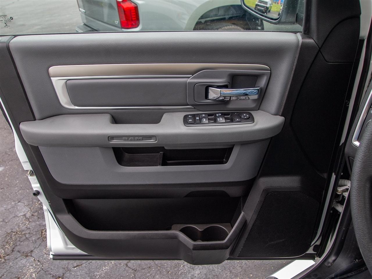 RAM 1500 Classic SLT 4x4 Crew Cab 5'7" Box 2019