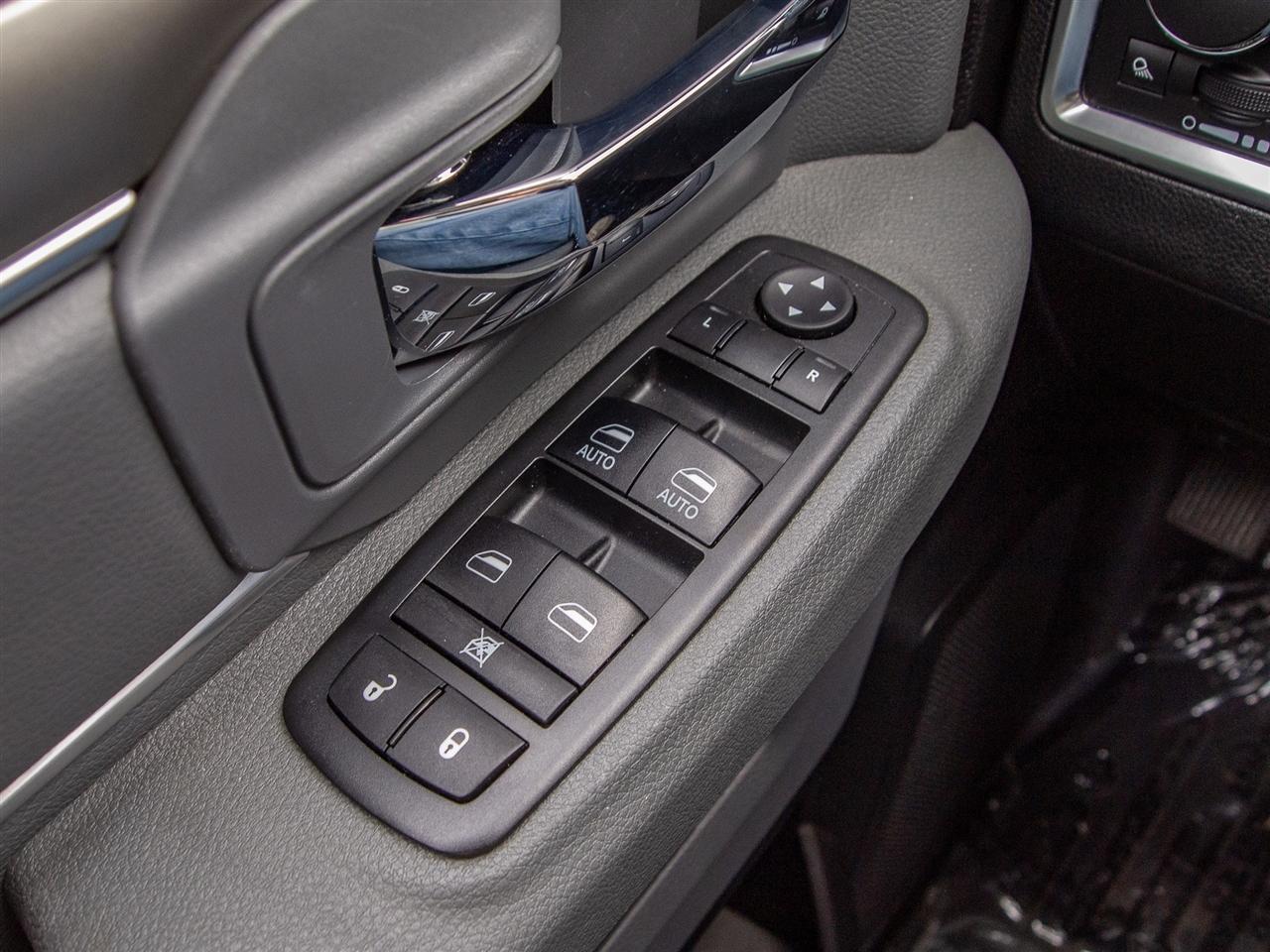 RAM 1500 Classic SLT 4x4 Crew Cab 5'7" Box 2019