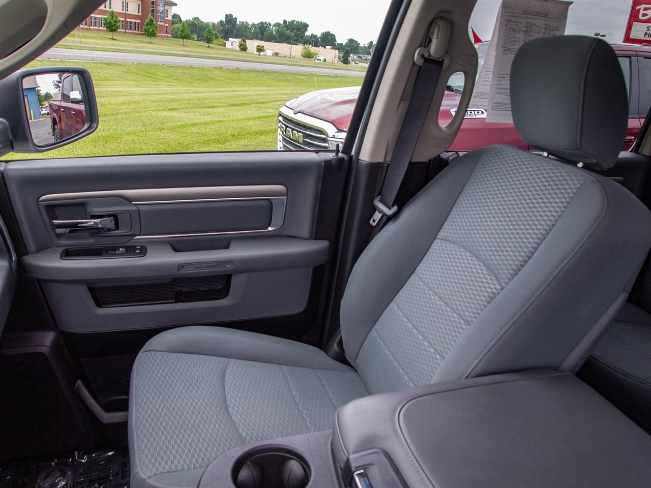 RAM 1500 Classic SLT 4x4 Crew Cab 5'7" Box 2019