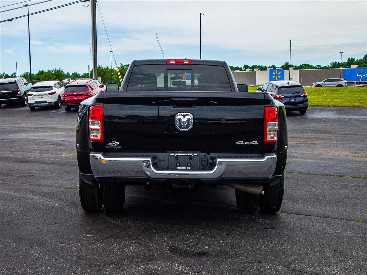 RAM 3500 Tradesman 4x4 Crew Cab 8' Box 2024