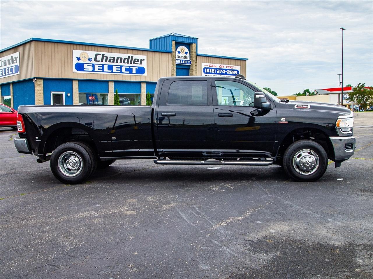RAM 3500 Tradesman 4x4 Crew Cab 8' Box 2024