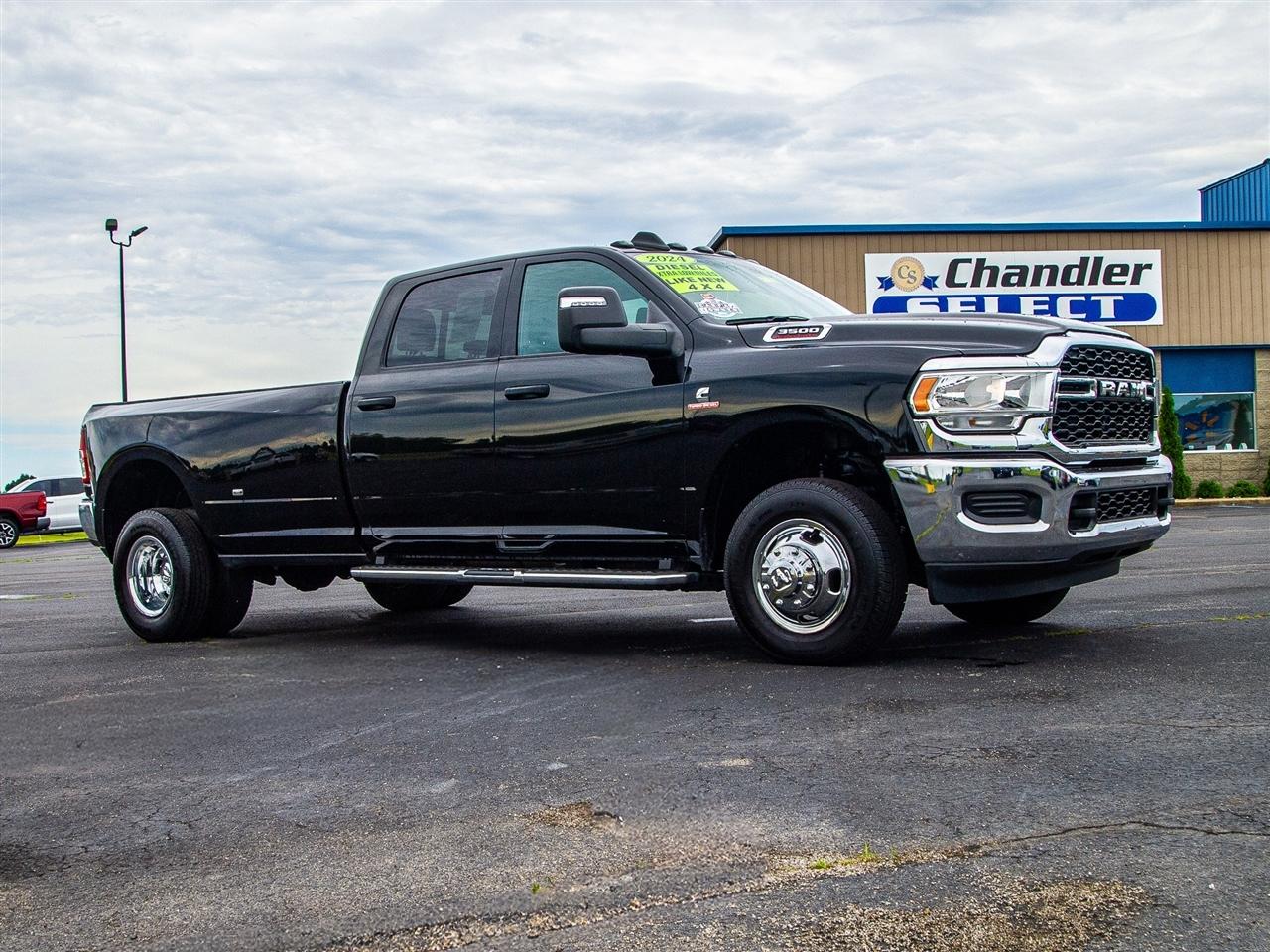 RAM 3500 Tradesman 4x4 Crew Cab 8' Box 2024