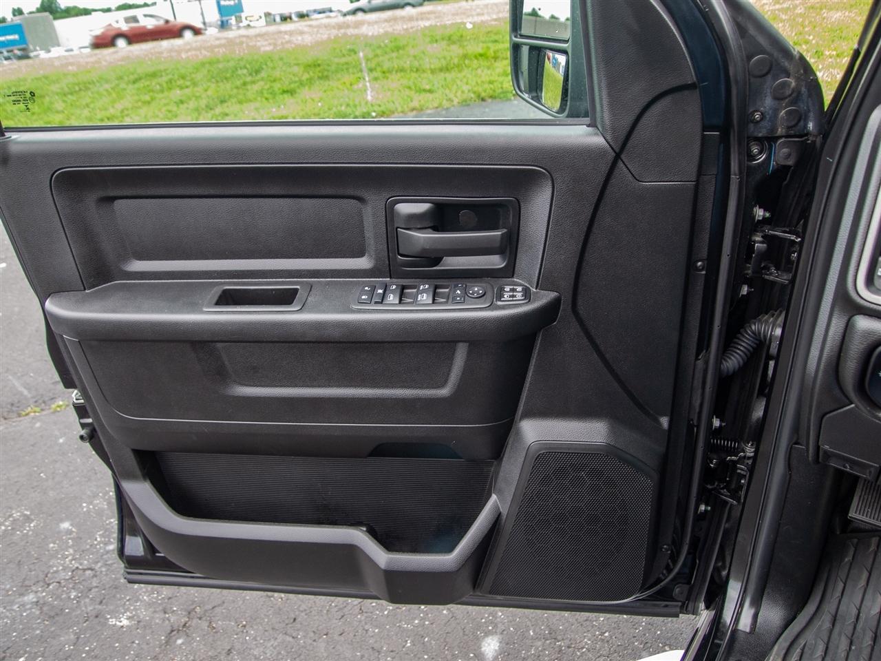 RAM 3500 Tradesman 4x4 Crew Cab 8' Box 2024