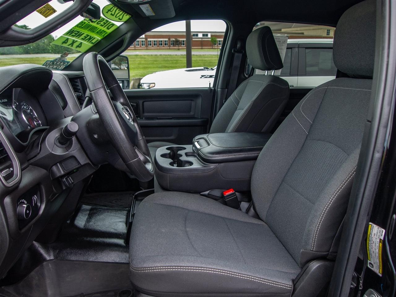 RAM 3500 Tradesman 4x4 Crew Cab 8' Box 2024