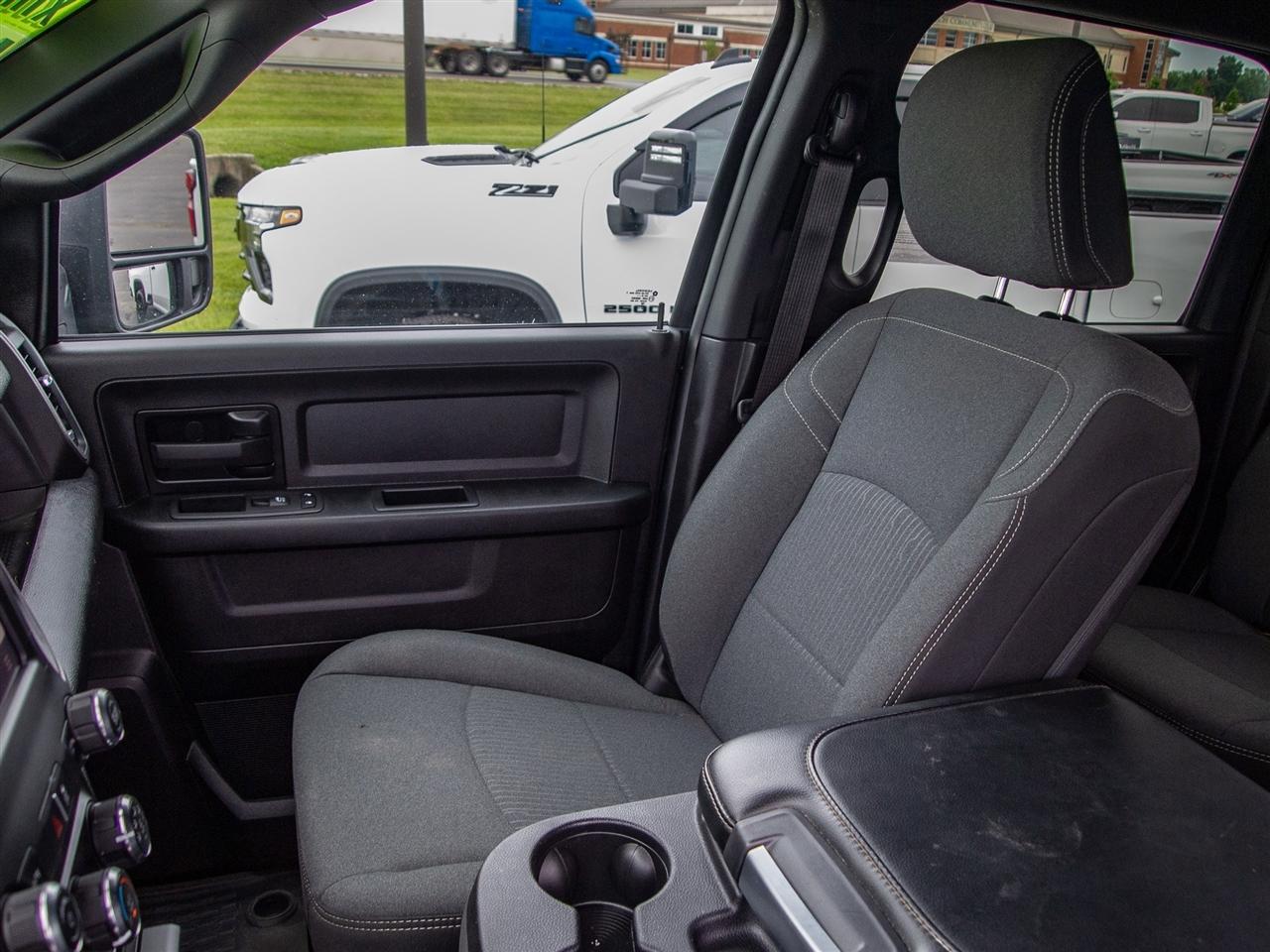 RAM 3500 Tradesman 4x4 Crew Cab 8' Box 2024