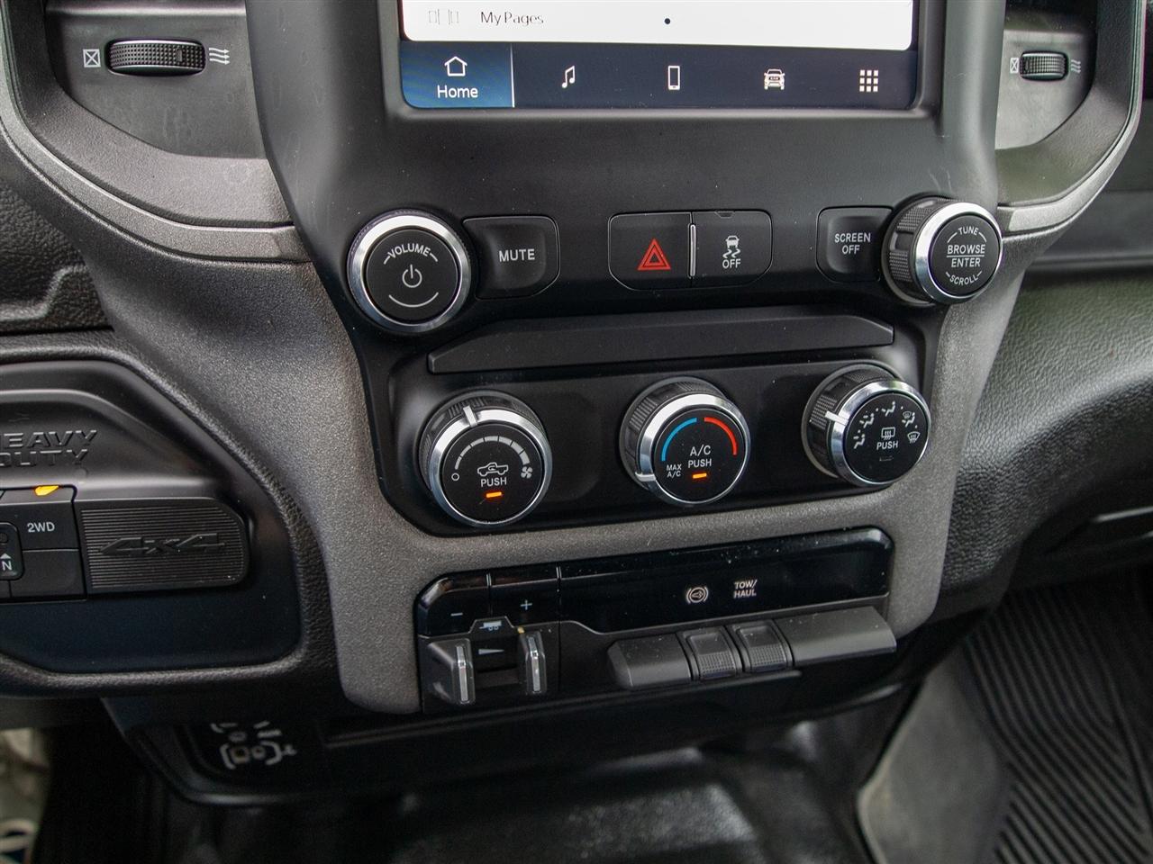 RAM 3500 Tradesman 4x4 Crew Cab 8' Box 2024