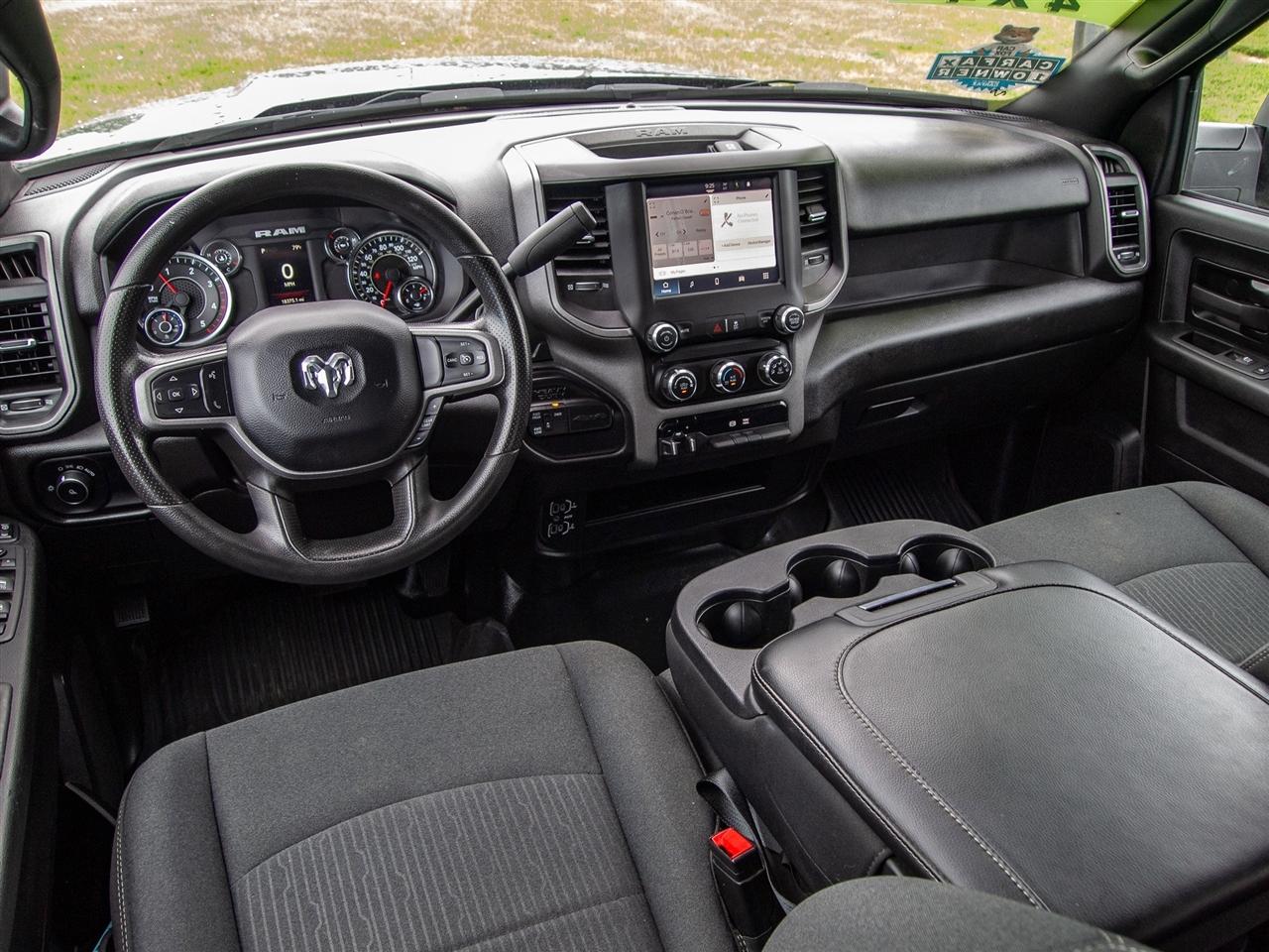 RAM 3500 Tradesman 4x4 Crew Cab 8' Box 2024