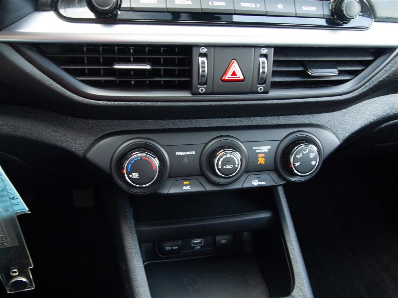 Kia Forte LXS IVT 2024