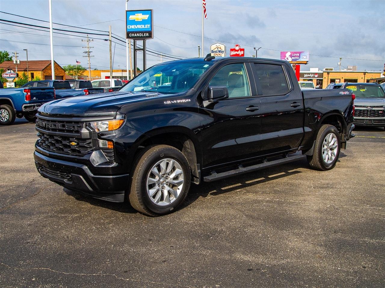 Chevrolet Silverado 1500 4WD Crew Cab 147" Custom 2025