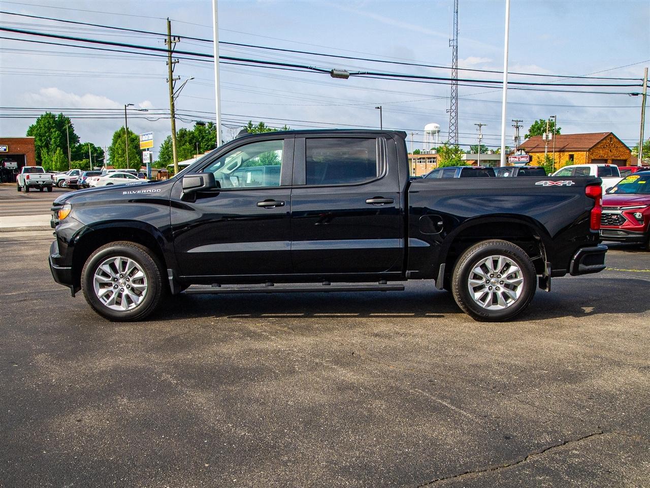 Chevrolet Silverado 1500 4WD Crew Cab 147" Custom 2025