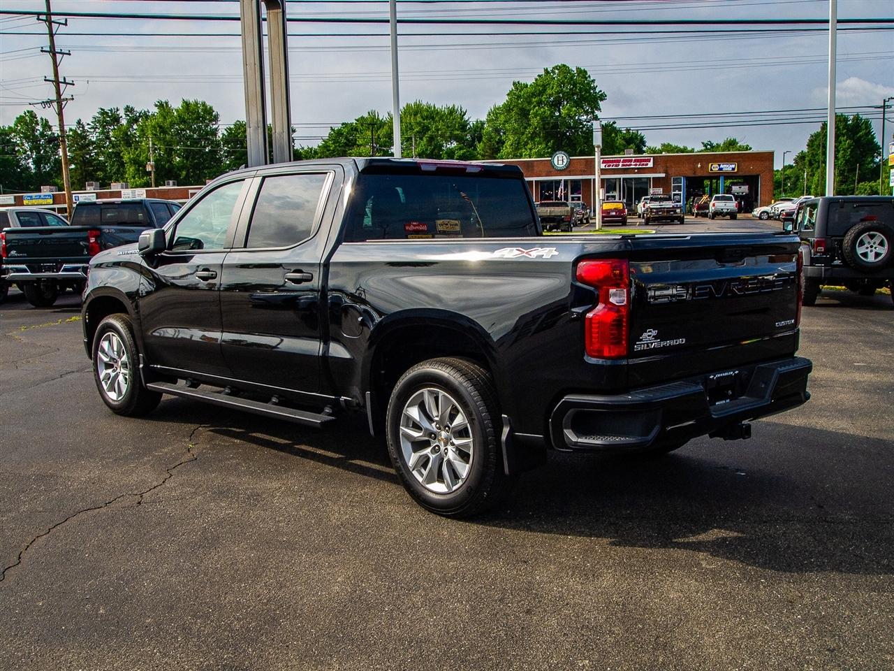 Chevrolet Silverado 1500 4WD Crew Cab 147" Custom 2025