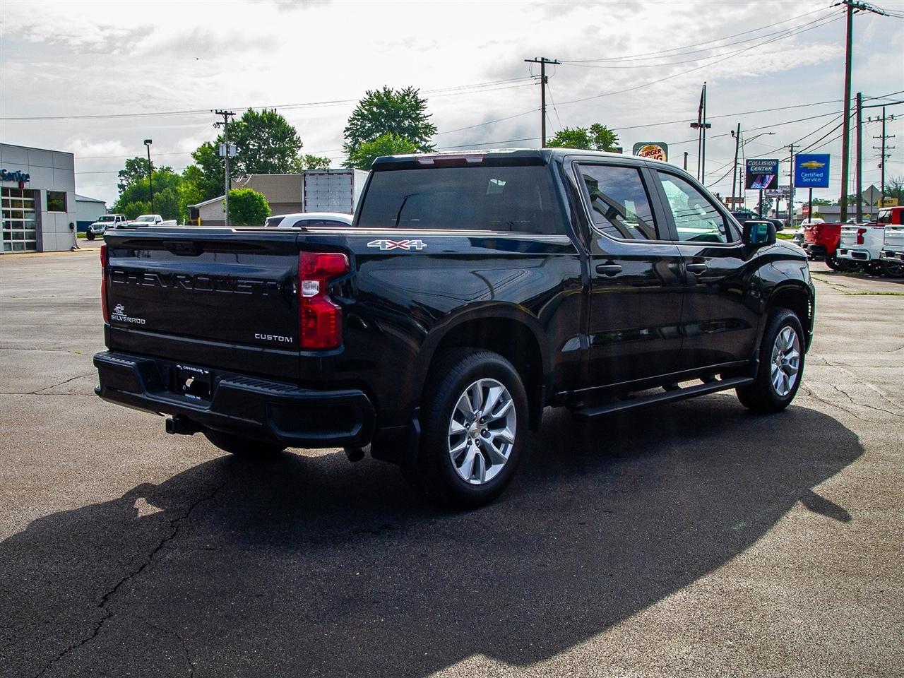 Chevrolet Silverado 1500 4WD Crew Cab 147" Custom 2025
