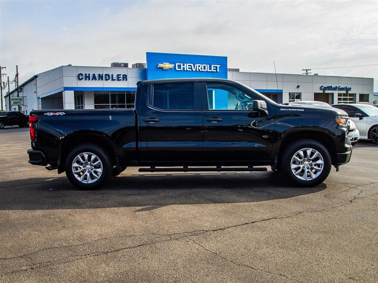 Chevrolet Silverado 1500 4WD Crew Cab 147" Custom 2025