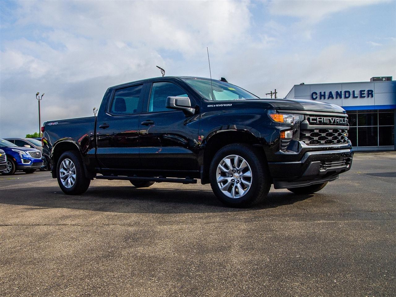 Chevrolet Silverado 1500 4WD Crew Cab 147" Custom 2025