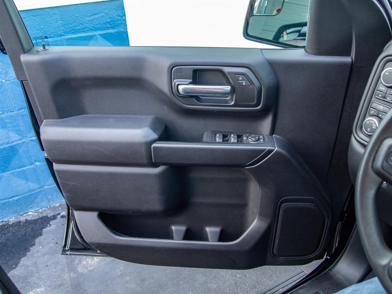 Chevrolet Silverado 1500 4WD Crew Cab 147" Custom 2025