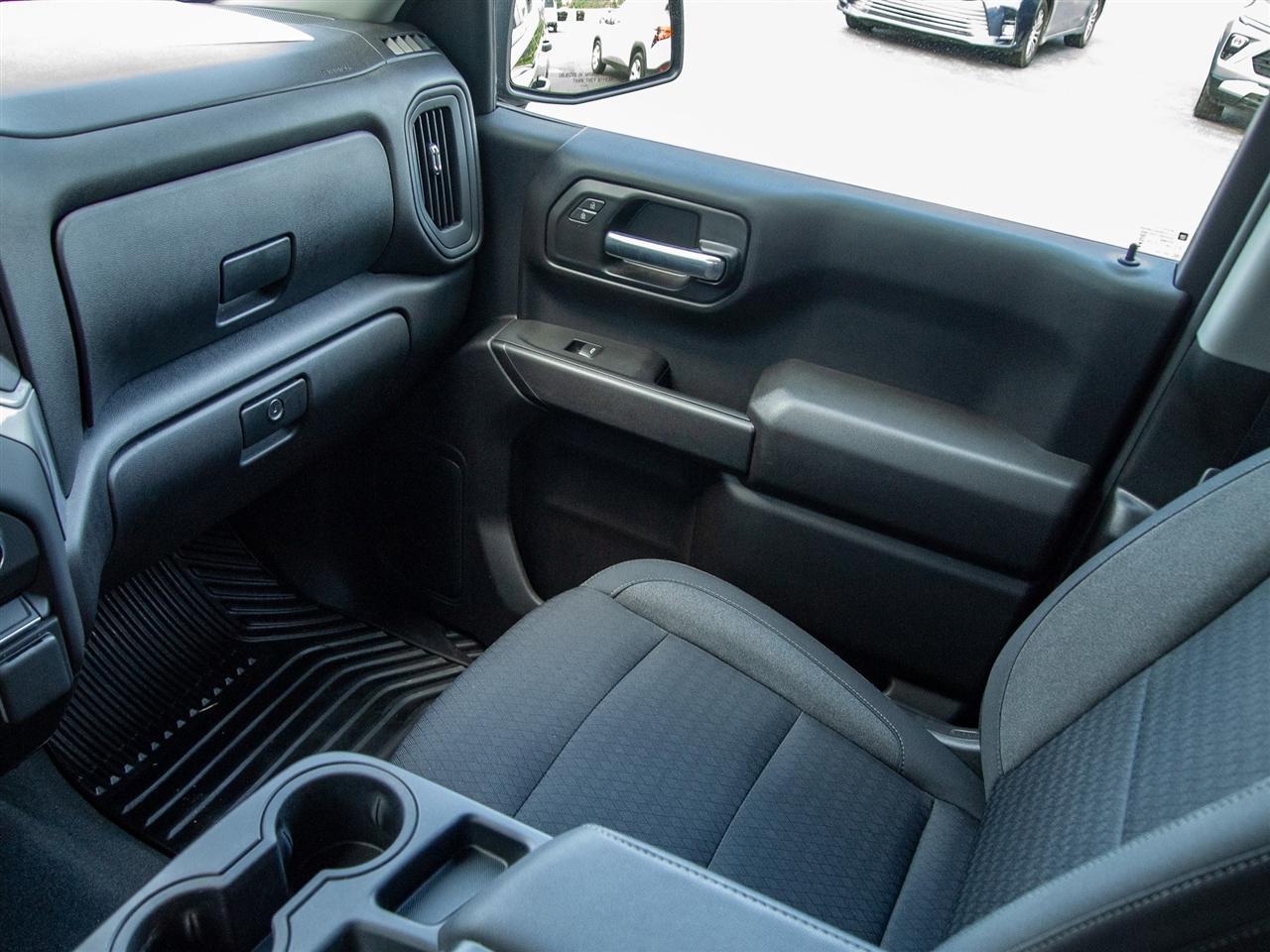 Chevrolet Silverado 1500 4WD Crew Cab 147" Custom 2025