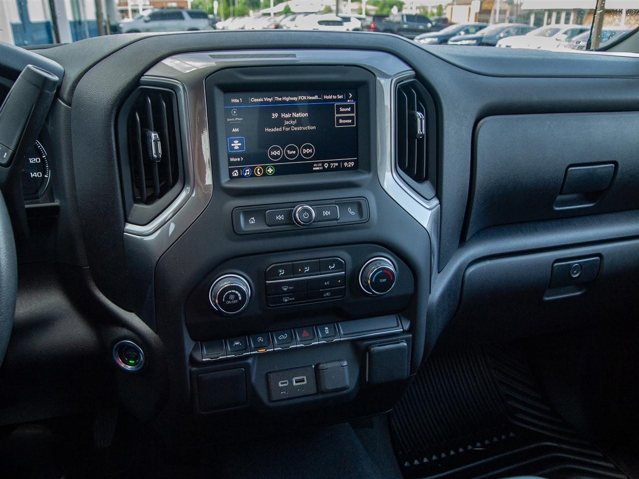 Chevrolet Silverado 1500 4WD Crew Cab 147" Custom 2025