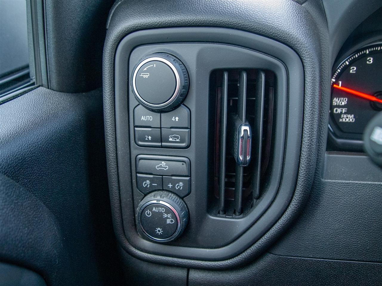 Chevrolet Silverado 1500 4WD Crew Cab 147" Custom 2025