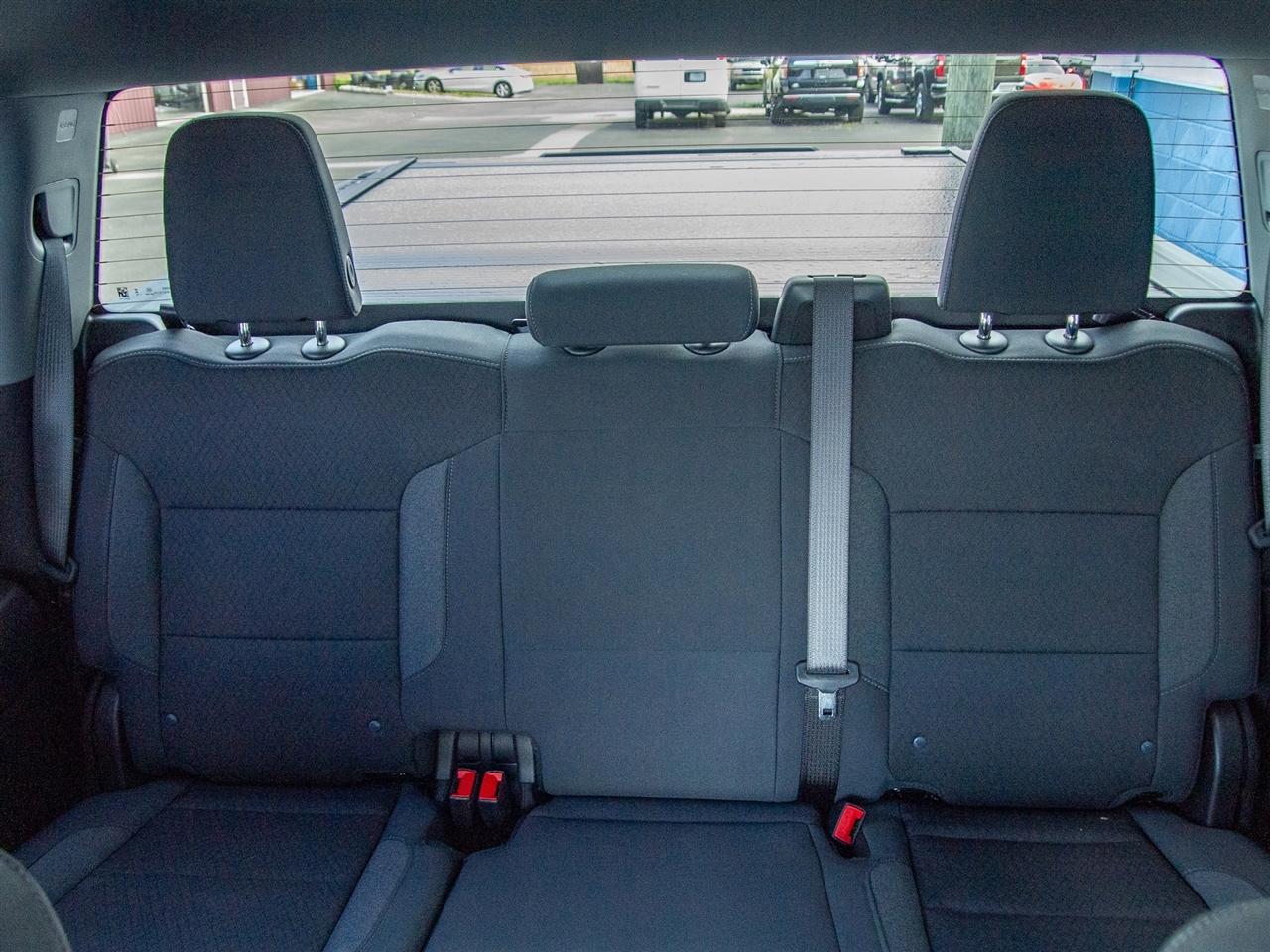 Chevrolet Silverado 1500 4WD Crew Cab 147" Custom 2025