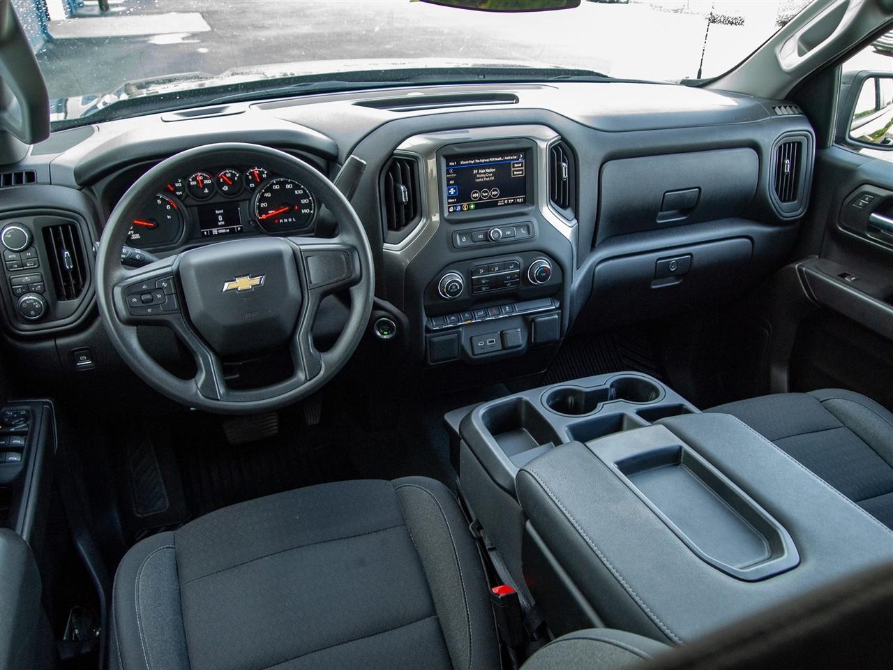 Chevrolet Silverado 1500 4WD Crew Cab 147" Custom 2025