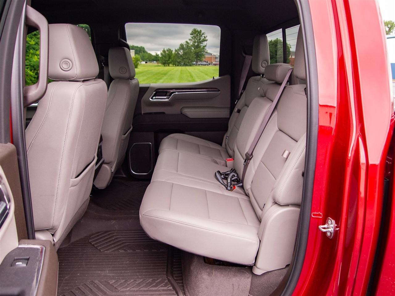 Chevrolet Silverado 1500 4WD Crew Cab 147" LTZ 2024