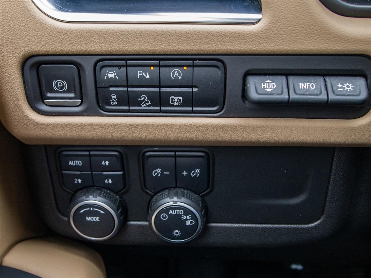 Chevrolet Suburban 4WD 4dr Premier 2023