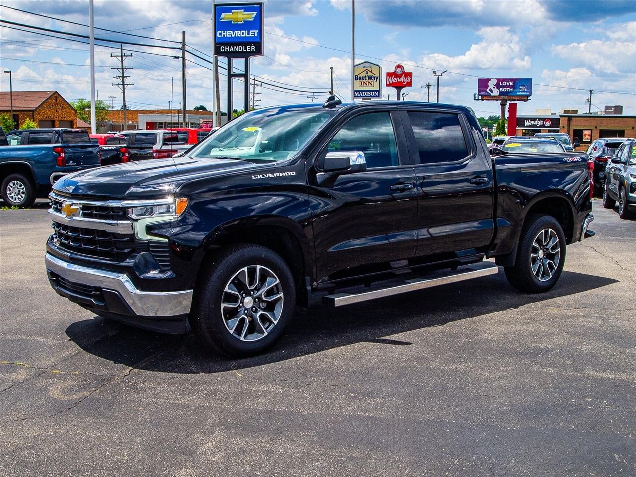 Chevrolet Silverado 1500 4WD Crew Cab 147" LT w/2FL 2024