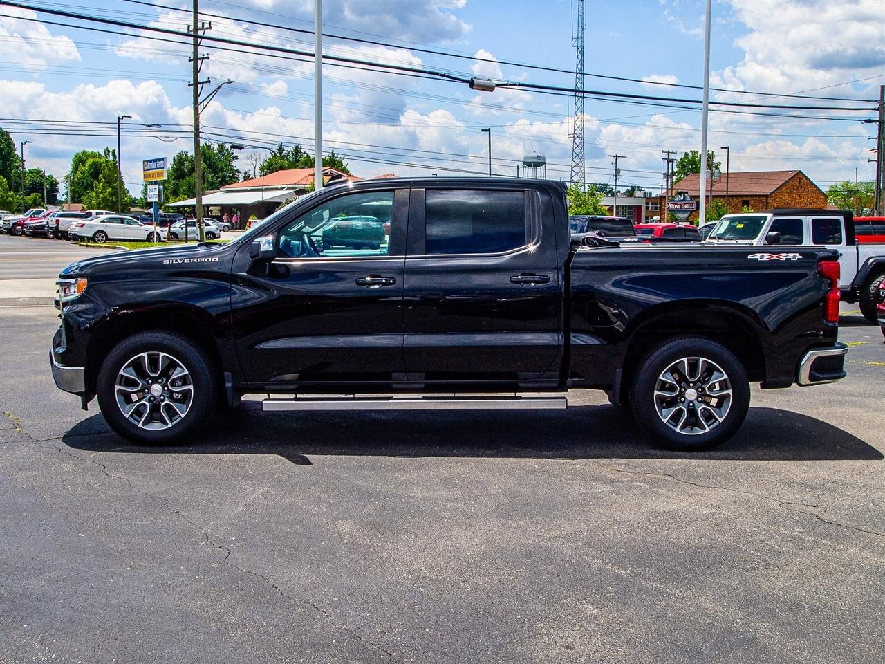 Chevrolet Silverado 1500 4WD Crew Cab 147" LT w/2FL 2024