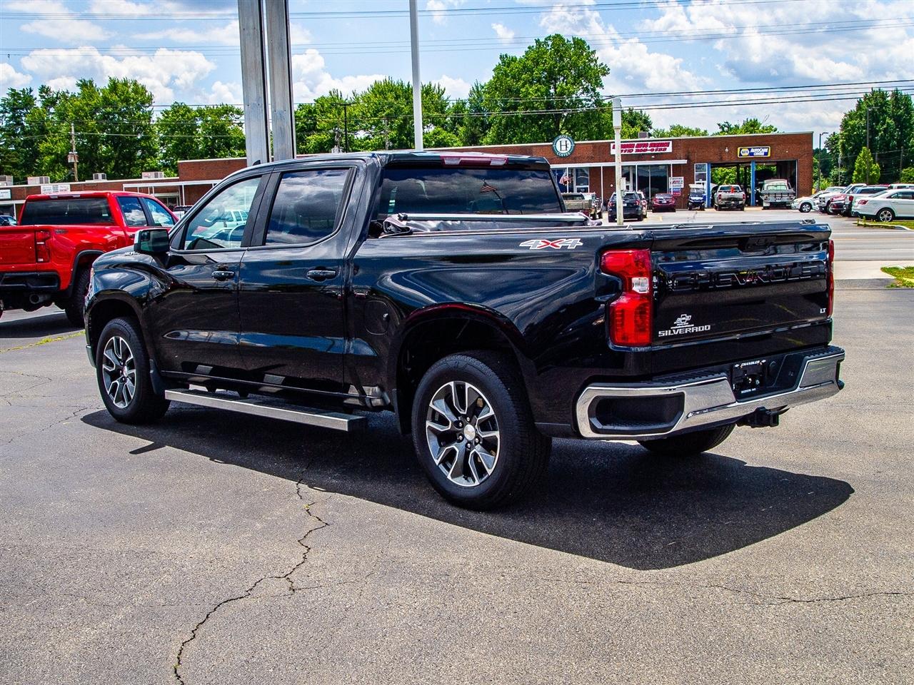 Chevrolet Silverado 1500 4WD Crew Cab 147" LT w/2FL 2024