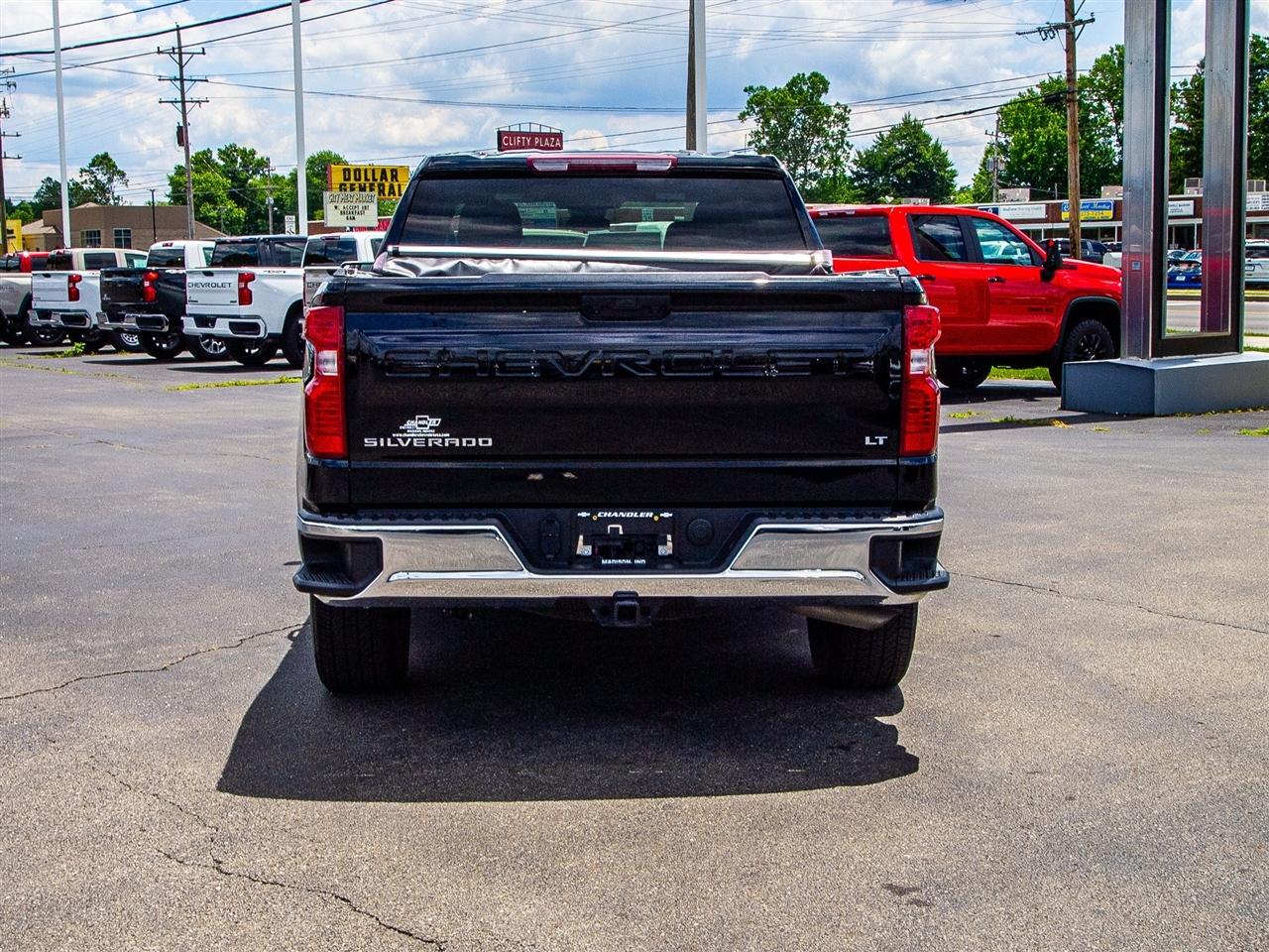 Chevrolet Silverado 1500 4WD Crew Cab 147" LT w/2FL 2024