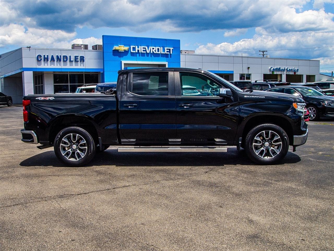 Chevrolet Silverado 1500 4WD Crew Cab 147" LT w/2FL 2024