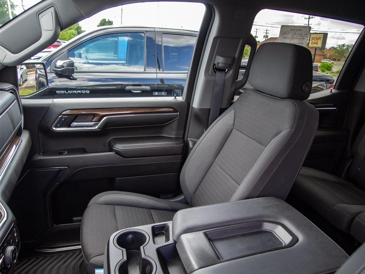 Chevrolet Silverado 1500 4WD Crew Cab 147" LT w/2FL 2024
